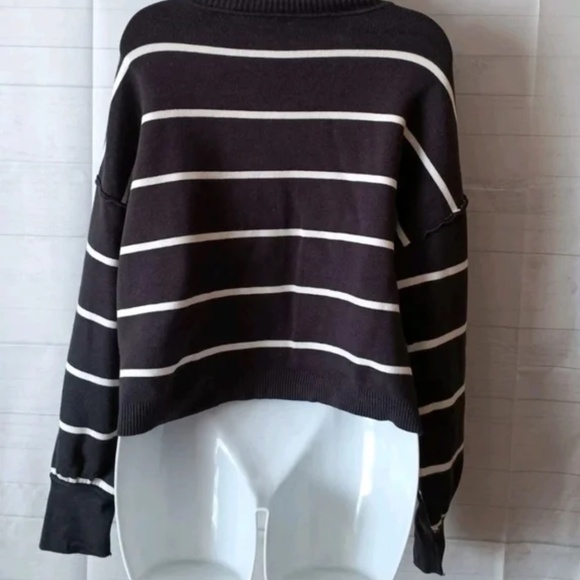 Free People Striped Oversized Cropped Paulie Turtleneck Sweater Size XS - Picture 4 of 5